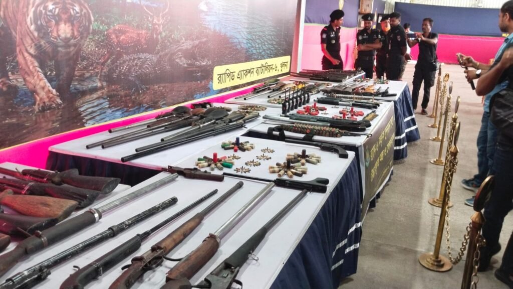 উদ্ধার ৫৯টি অস্ত্র ও ৫৪১ রাউন্ড তাজা গুলি, দস্যুমুক্ত সুন্দরবন গড়তে র‍্যাবের জিরো টলারেন্স নীতি